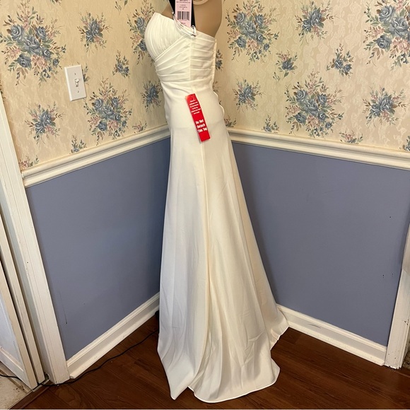 COLORS DRESS Ivory Long PLeated A Line Strapless Wedding Gown NWT Womens XS - Picture 9 of 15
